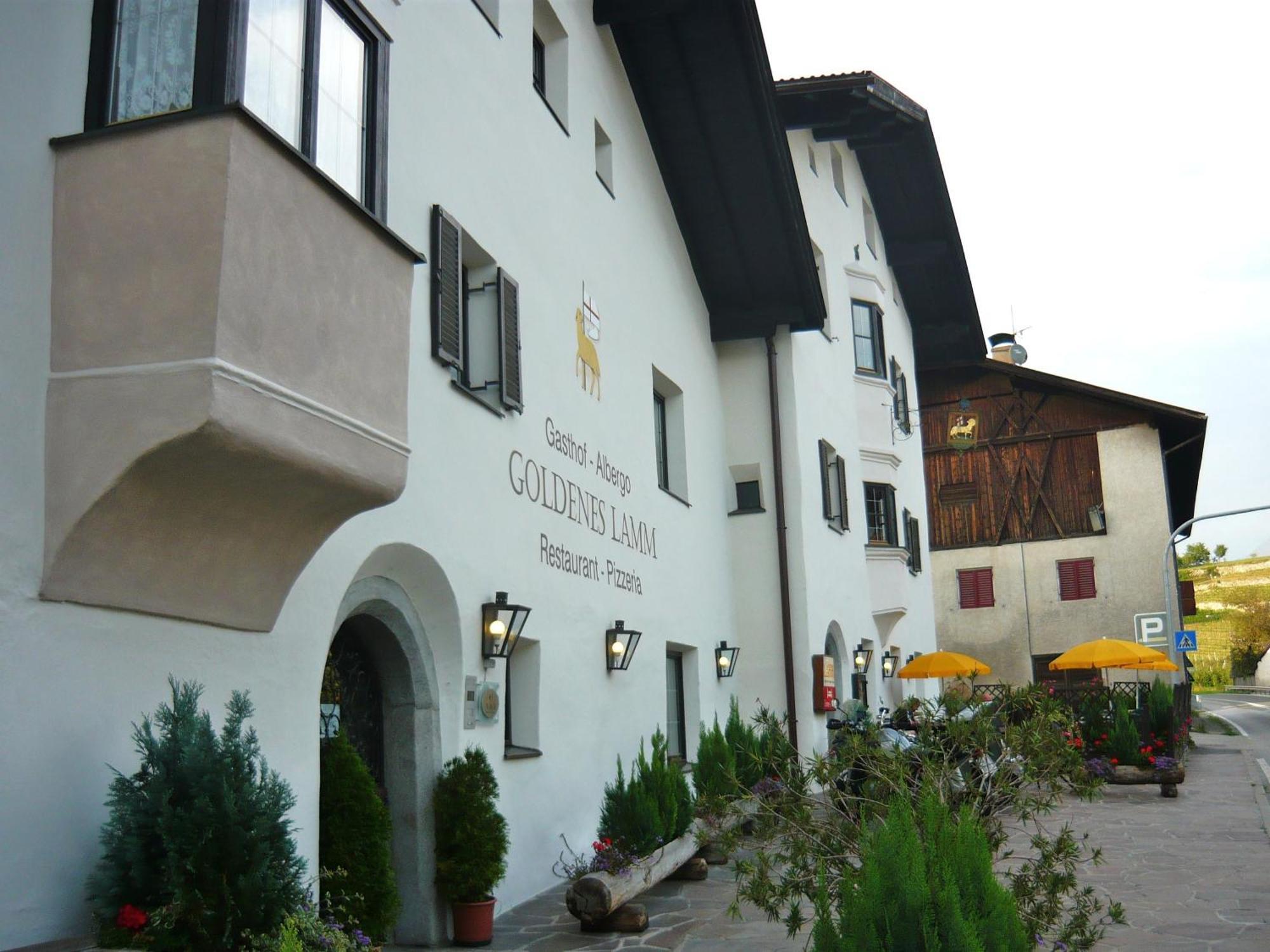Gasthof Goldenes Lamm Vahrn Dış mekan fotoğraf
