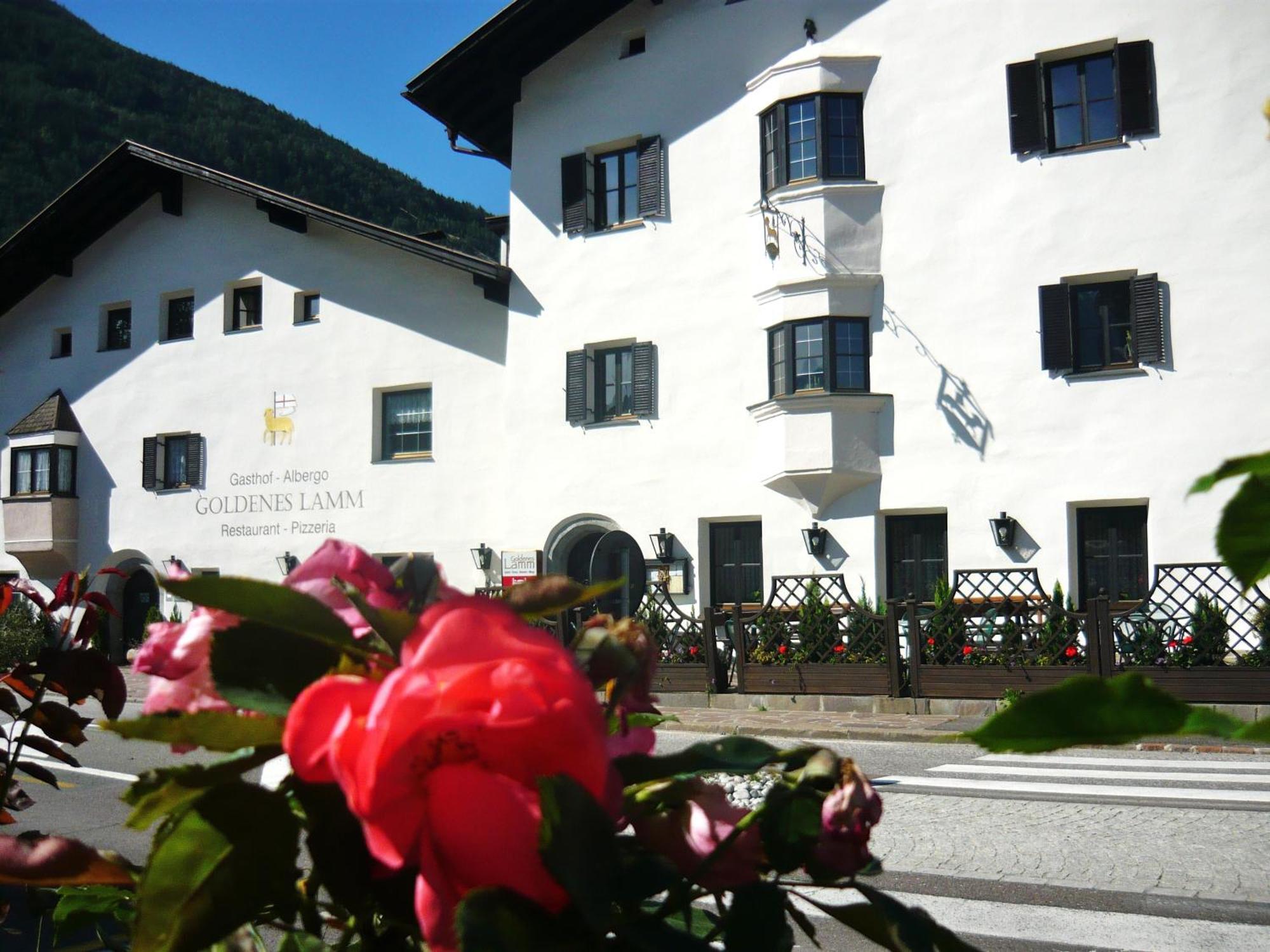 Gasthof Goldenes Lamm Vahrn Dış mekan fotoğraf