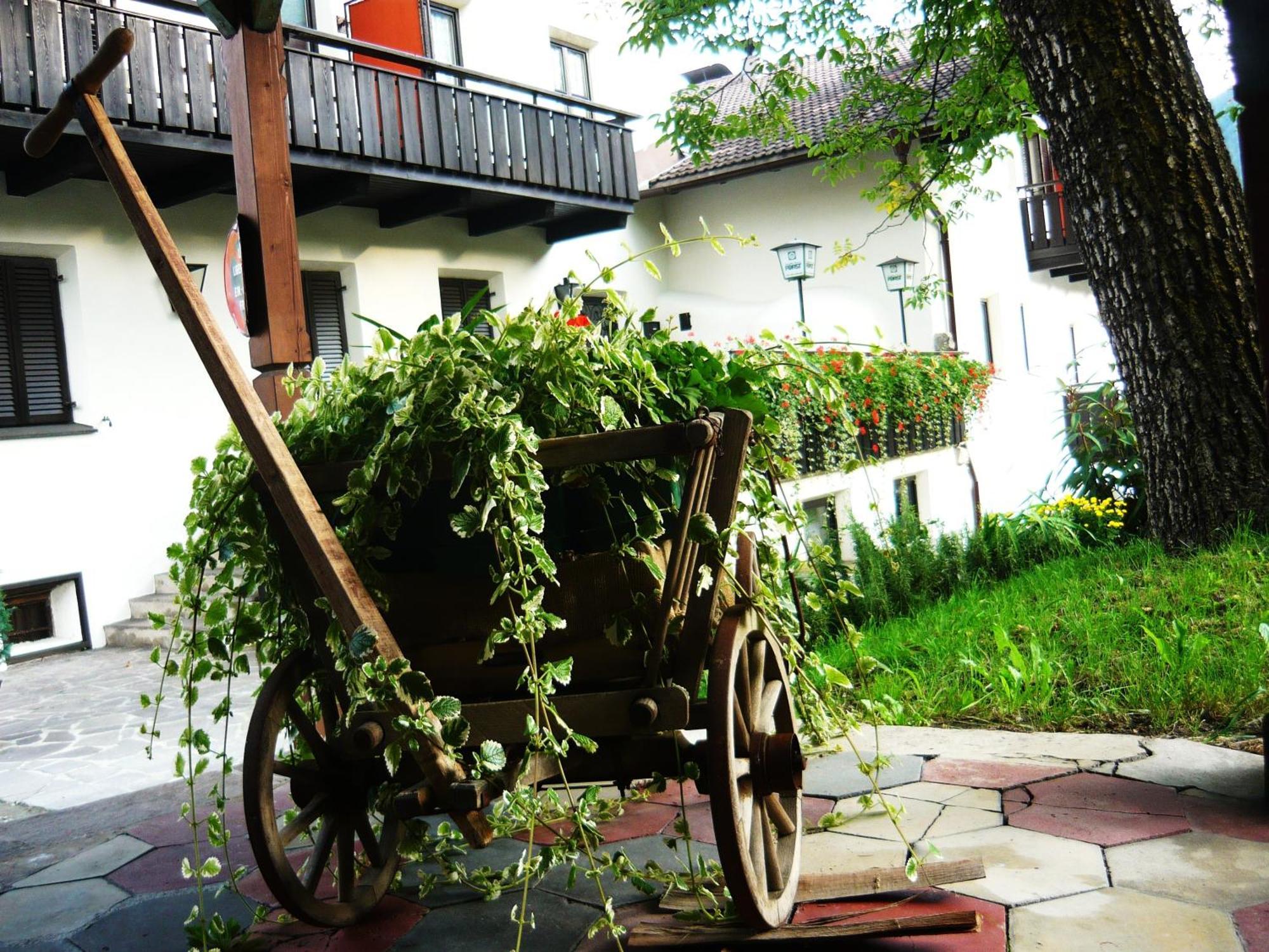 Gasthof Goldenes Lamm Vahrn Dış mekan fotoğraf