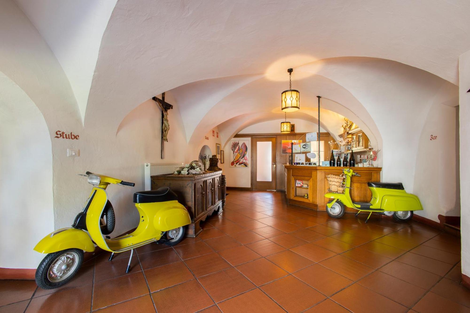 Gasthof Goldenes Lamm Vahrn Dış mekan fotoğraf