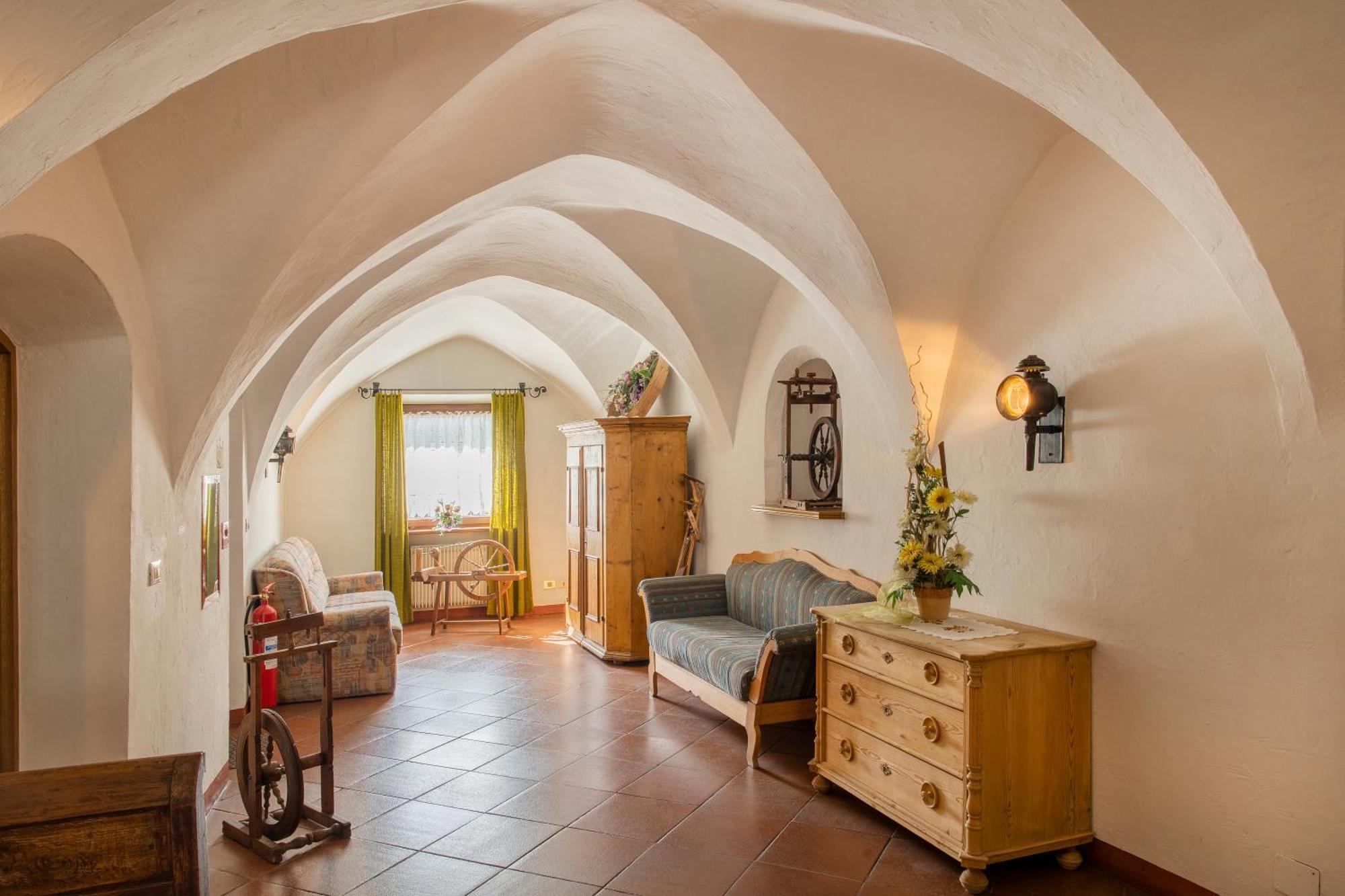 Gasthof Goldenes Lamm Vahrn Dış mekan fotoğraf